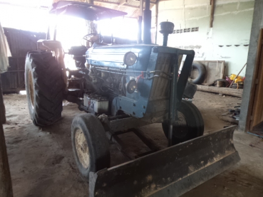 ขายรถไถฟอร์ด77 T3 อุปกร์4ชิ้น สภาพพร้อมใช้