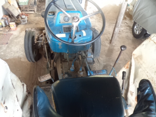 ขายรถไถฟอร์ด77 T3 อุปกร์4ชิ้น สภาพพร้อมใช้