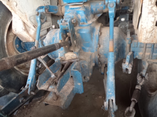 ขายรถไถฟอร์ด77 T3 อุปกร์4ชิ้น สภาพพร้อมใช้