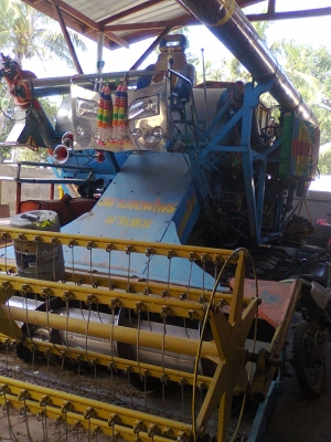 ขายรถเกี่ยวข้าวอุ้มสยามแอฟไฟรสภาพดี