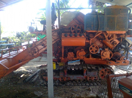 ขายรถเกี่ยวข้าวศักดิ์พัฒนารองกระสอบ