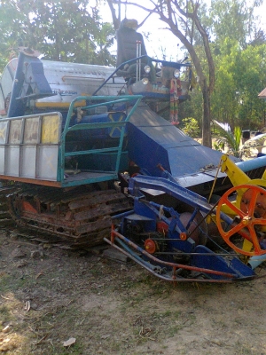 ขายรถเกี่ยวข้าว น.เจริญการช่าง