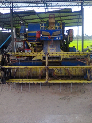 ขายรถเกี่ยวข้าวรองกระสอบ200000บาท