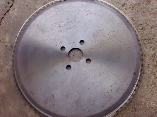 ใบเลื่อยวงเดือนใหม่ๆ 285 มม. ยี่ห้อ TSUNE เป็นใบใหม่ยังไม่ได้ใช้ตัดได้ทุกอย่าง(มี4 ใบ)