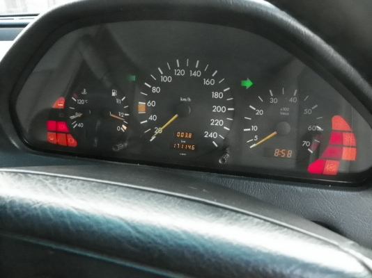 ขายถูก BENZ W202 C180 ปี96 Auto แต่งสวยประหยัดด้วย LPG ขับแล้วเท่ห์