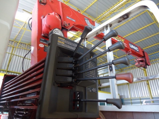 ขายรถ 6 ล้อ ISUZU NQR175 ติดเครนยี่ห้อ UNIC 260A รุ่นใหม่