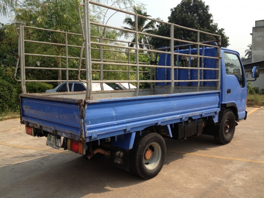 ขายหกล้อ ISUZU ELF ปี 44 เครื่อง 3100 cc เพาเวอร์ กระจกไฟฟ้า ป้ายไม่ติดเวลา คลัซซี่สวย ขายตามสภาพ 350,000