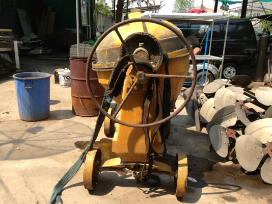 ขายโม่ปูน สภาพดี โทร 084-055-7743