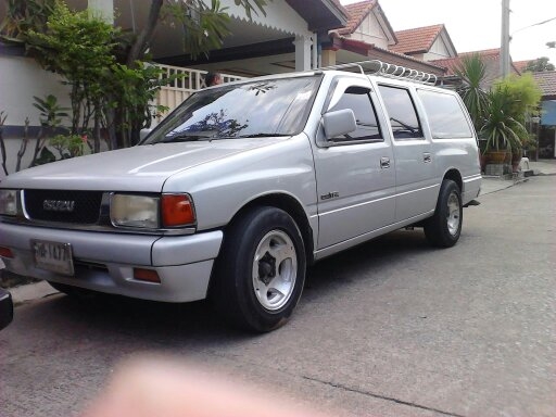 ขาย ISUZU รุ่น สเตชั่นวากอน 5 ประตู อเนกประสงค์ ลองชมลองขับได้ น่าใช้ครับ
