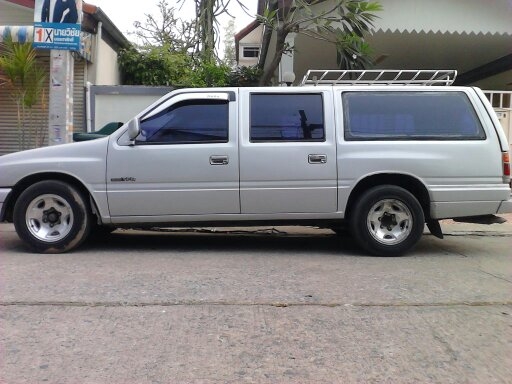 ขาย ISUZU รุ่น สเตชั่นวากอน 5 ประตู อเนกประสงค์ ลองชมลองขับได้ น่าใช้ครับ