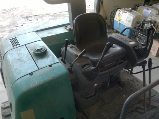 รถขุดเล็ก KOMATSU PC40-7 มีไลน์หัวเจาะ สภาพดี นำเข้าจากญี่ปุ่น ไม่เคยใช้ในไทยครับ ติดต่อ มานะ 085-9049669