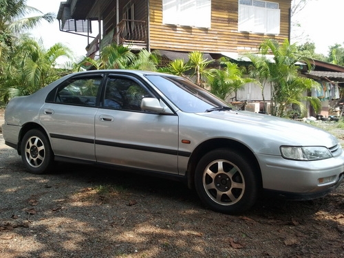 ขาย Honda ACCORD ท้ายก้อนเดียว ปี94 AT เดิมๆ ราคา 139000 บาท