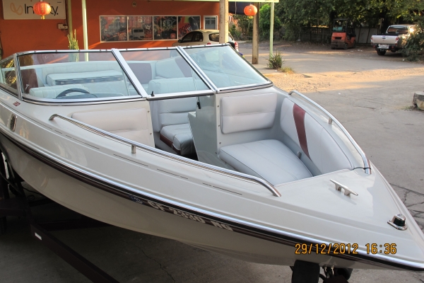 -ผ่อนได้- ขาย เรือ CELEBRITY 18 ฟุต เครื่อง MERCRUISER 4.3 เรือนำเข้า USA  สภาพสวยมาก