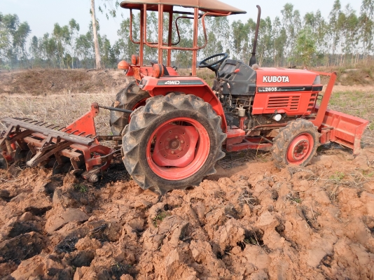 ขายรถไถคูโบต้า L2605 2 เพลา 4WD มีใบมีดพาล5พร้อมไช้งาน