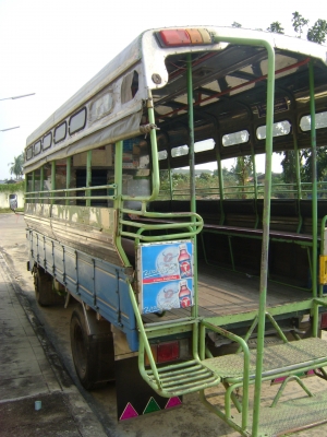 รถบรรทุกหกล้อกลาง พร้อมใช้งาน