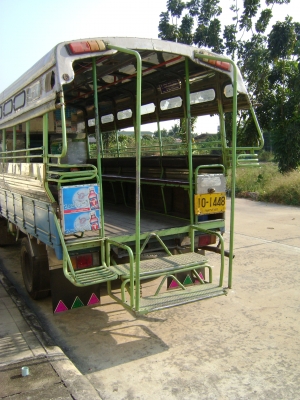 รถบรรทุกหกล้อกลาง พร้อมใช้งาน