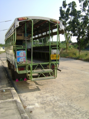 รถบรรทุกหกล้อกลาง พร้อมใช้งาน