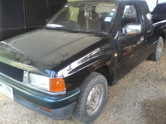 อีซูซุตอนครึ่ง ปี 92 ทำสีใหม่ ไม่มีผุครัดซีเครื่องดี เบะหุ้มใหม่ หน้าปัดเลื่อนไมล์ คอนโสนข้างประตูซ้ายขวาดี พื้นสักกาดภายในหัวเก๋งไม่มี แอร์ไม่มีชุดแอร์มีไล่ระบบแอร์ใหม่ 140000