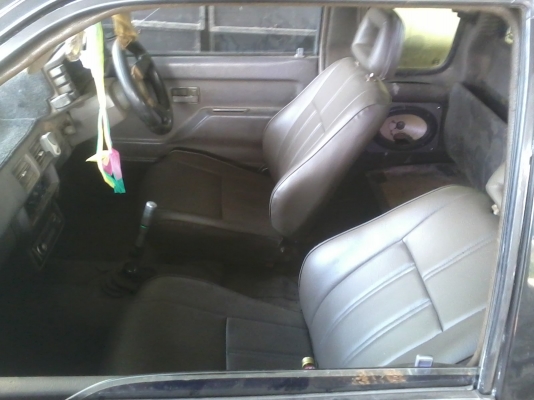 อีซูซุตอนครึ่ง ปี 92 ทำสีใหม่ ไม่มีผุครัดซีเครื่องดี เบะหุ้มใหม่ หน้าปัดเลื่อนไมล์ คอนโสนข้างประตูซ้ายขวาดี พื้นสักกาดภายในหัวเก๋งไม่มี แอร์ไม่มีชุดแอร์มีไล่ระบบแอร์ใหม่ 140000