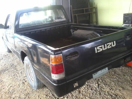 อีซูซุตอนครึ่ง ปี 92 ทำสีใหม่ ไม่มีผุครัดซีเครื่องดี เบะหุ้มใหม่ หน้าปัดเลื่อนไมล์ คอนโสนข้างประตูซ้ายขวาดี พื้นสักกาดภายในหัวเก๋งไม่มี แอร์ไม่มีชุดแอร์มีไล่ระบบแอร์ใหม่ 140000