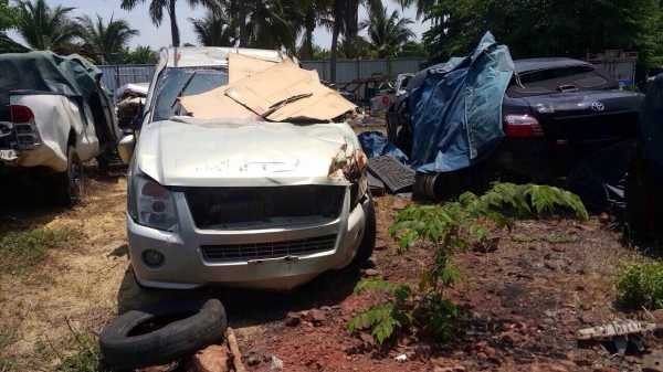 ดีเเมกด์ ปี08 เครื่อง3000 สีน้ำตาล บุคคลโอนลอยๆหรือเเยกเป็นอะไหลได้ทุกอย่าง