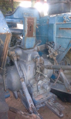 FORD 6600 - T5 รถไถเพลาเดียว เสื้อเรียบ รถสวยสภาพดีสุดครับพร้อมใช้งานได้เลย อุปกรณ์ครบพร้อม 3 ชิ้น มีใบดันหน้า ผานพรวน 5 ผานพรวนยกร่อง 3 เครื่องแน่นดีแรงดีมากไม่มีเยิ้ม เกียร์เข้าง่ายไม่มีหลุด ระบบไฮดรอลิกส์ไม่มีแตกเยิ้ม ช่วงล่างแน่น ยางสภาพดี 65\% พร้อมใช