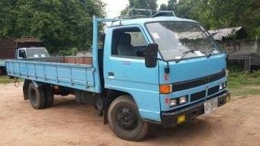 หกล้อ อีซูซุ NPR115แรง power ยาว5ม.สภาพดีพร้อมใช้งาน ทะเบียนพร้อมโอน