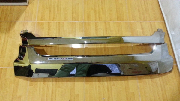 กระจังหน้าโครเมี่ยม คอมมิวเตอร์2014 ของแท้มือสอง