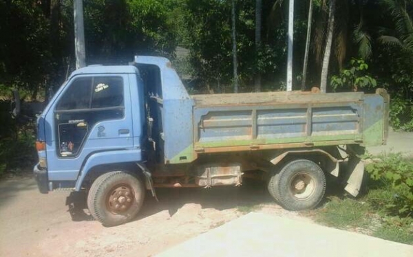 หกล้อดั้ม อีซูซุุ FRR195แรง สภาพเดิมสวยวิ่งงานตลอด ทะเบียนพร้อมโอน.ราคา490,000นะครับ