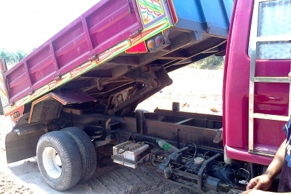 หกล้อดั้ม อีซูซุุ FRR195แรง สภาพเดิมสวยวิ่งงานตลอด ทะเบียนพร้อมโอน.ราคา490,000นะครับ