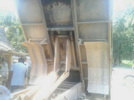 หกล้อดั้ม อีซูซุุ FRR195แรง สภาพเดิมสวยวิ่งงานตลอด ทะเบียนพร้อมโอน.ราคา490,000นะครับ