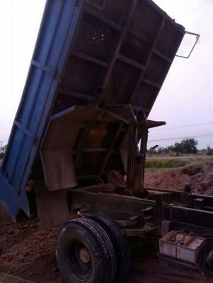 หกล้อดั้ม อีซูซุุ FRR195แรง สภาพเดิมสวยวิ่งงานตลอด ทะเบียนพร้อมโอน.ราคา490,000นะครับ