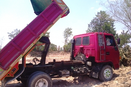 หกล้อดั้ม อีซูซุุ FRR195แรง สภาพเดิมสวยวิ่งงานตลอด ทะเบียนพร้อมโอน.ราคา490,000นะครับ