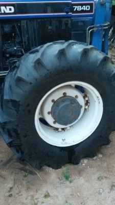 ขายรถไถ 7840 เกียร์ ธรรมดา 12x12 6 สูบ 120 แรงม้า 0876743909 ด่วน ครับ