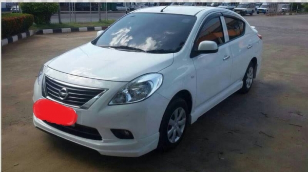 Nissan Almera ปี13  ออโต้