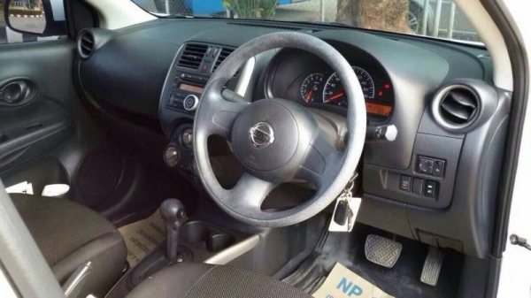 Nissan Almera ปี13  ออโต้