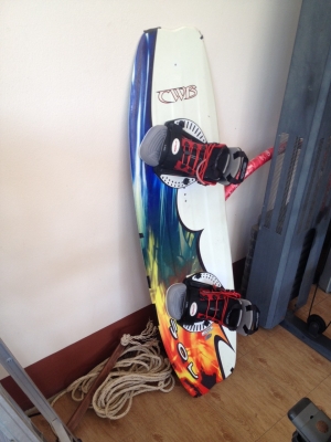 ขาย  Wakeboard ไว้เล่นกิจกรรมทางน้ำ ราคาไม่แพงคับ