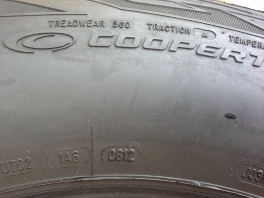 ขายยางสวย cooper at3 265/70/16 ปี 12 ดอกเต็ม 95\% ลองดูครับ