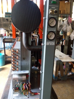 ขาย แอร์ดรายเยอร์   เครื่องทำลมแห้ง ใช้สำหรับปั๊มลม 20-30  HP  สนใจโทร.หาเราตอนนี้เลย