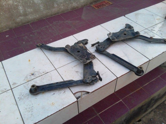 ต้องการขาย บานพับฝากระโปรงหน้า BENZ W126