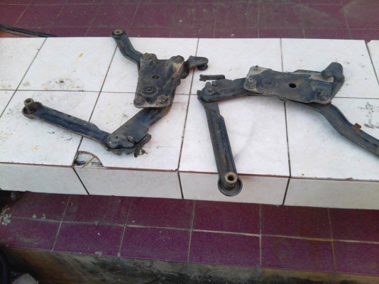 ต้องการขาย บานพับฝากระโปรงหน้า BENZ W126