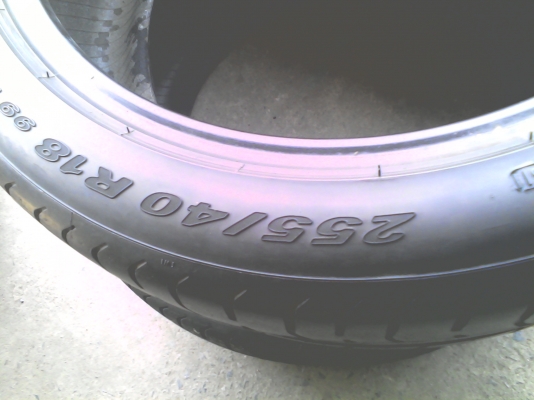 255/40R18 PIRELLI มี 2 เส้น tel.081-427-3941