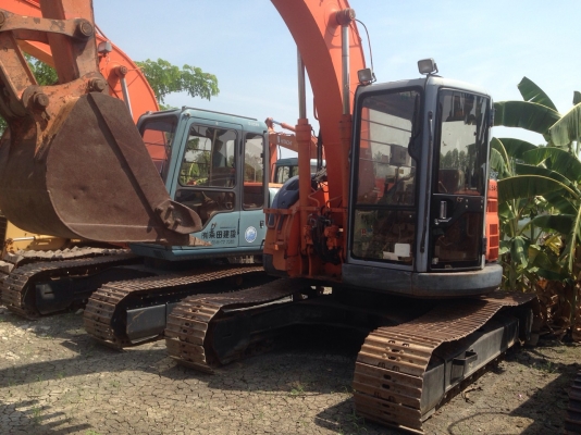 ขายด่วน รถขุด HITACHI EX 135US-5 นำเข้าจากญี่ปุ่น  สภาพสวย เครื่องปั๊มดี  ไฟฟ้าครบ  ใช้งานนน้อย  รถสวย พร้อมใช้งาน  โทร 089-7462641  สุวรรณี  เผ่าพงศ์ษา