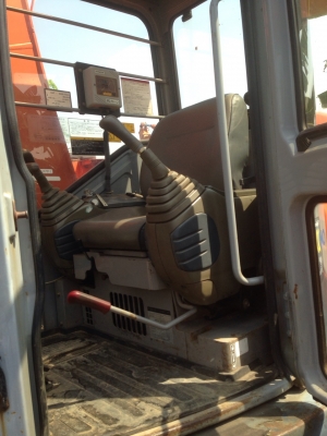 ขายด่วน รถขุด HITACHI EX 135US-5 นำเข้าจากญี่ปุ่น  สภาพสวย เครื่องปั๊มดี  ไฟฟ้าครบ  ใช้งานนน้อย  รถสวย พร้อมใช้งาน  โทร 089-7462641  สุวรรณี  เผ่าพงศ์ษา