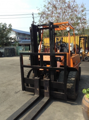 +++ ขายโฟล์คลิฟท์  TOYOTA FD40  ขนาด  4  ตัน  (รถนอก)  เครื่องยนต์ดีเซล  เสา  3  เมตร   งา 1,300  มม.   เกียร์ธรรมดา   ล้อหน้าคู่ครับ