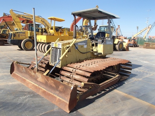 รถดัน Komatsu D20PLL-7 รุ่น 7 นำเข้าจากญี่ปุ่นแท้ๆ แทรคกว้าง 1.05เมตร สวยเดิมๆ 086-303-9797