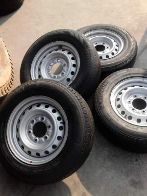 205/70R15 กะทะ 6 รู พร้อมยาง โทร.081-427-3941