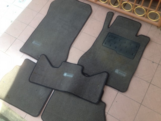 พรม BENZ เเท้ครบชุดของเก่าญี่ปุ่นสภาพดี