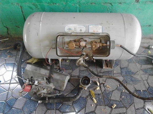 ขายชุดแก๊ซ พร้อมใช่ กับเครื่องเล่น CD USB คับ สองอย่าง เอาไปเลย 3500คับ ลองดูคับ