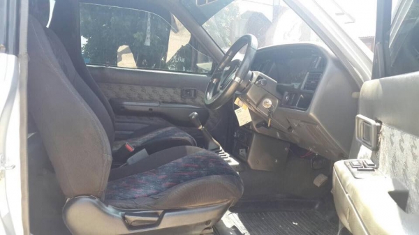 ขายกระบะ Mazda ปี 40 สีบรอนซ์เงิน ราคา 108,000 บาท +++++++++++